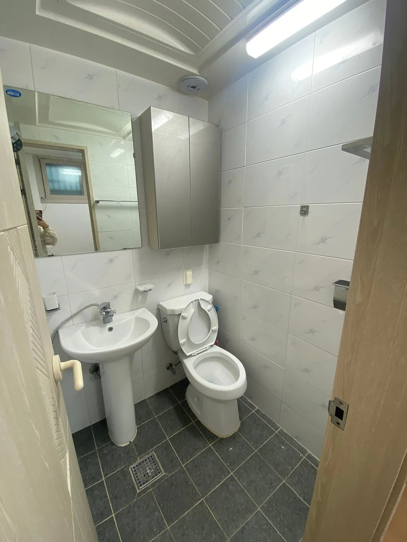 Room image 4
