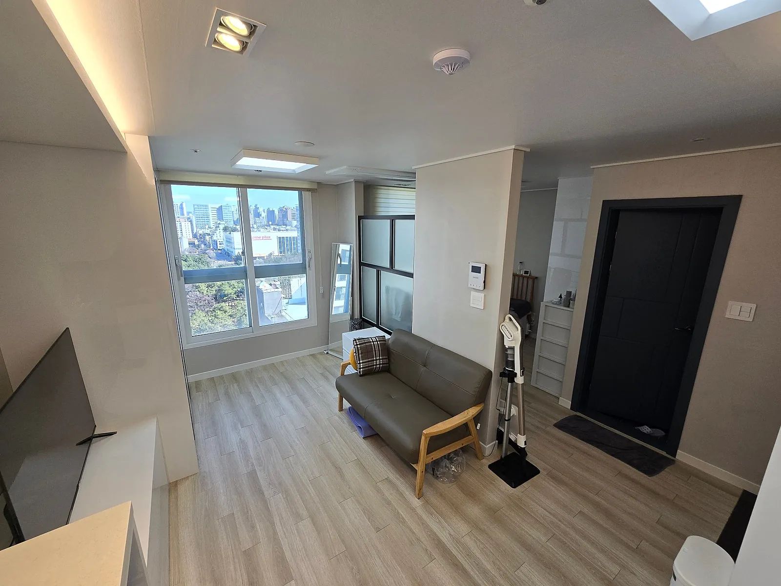 Room image 4