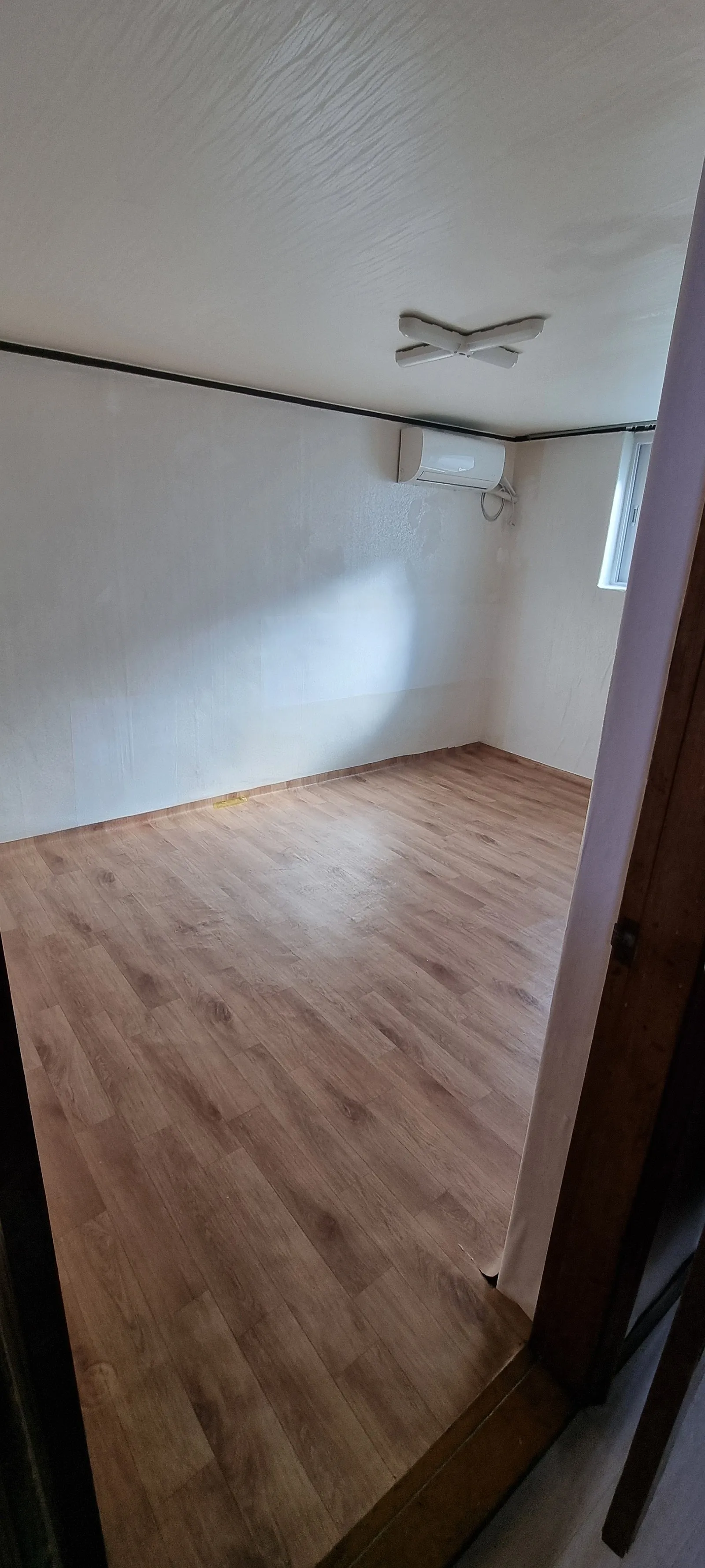 Room image 4
