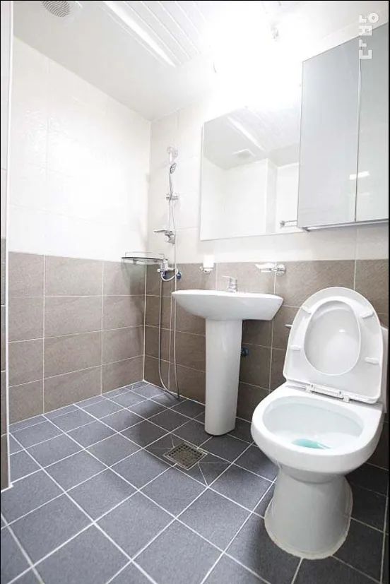 Room image 4