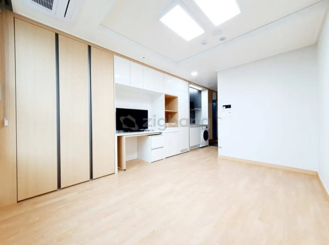 Room image 1