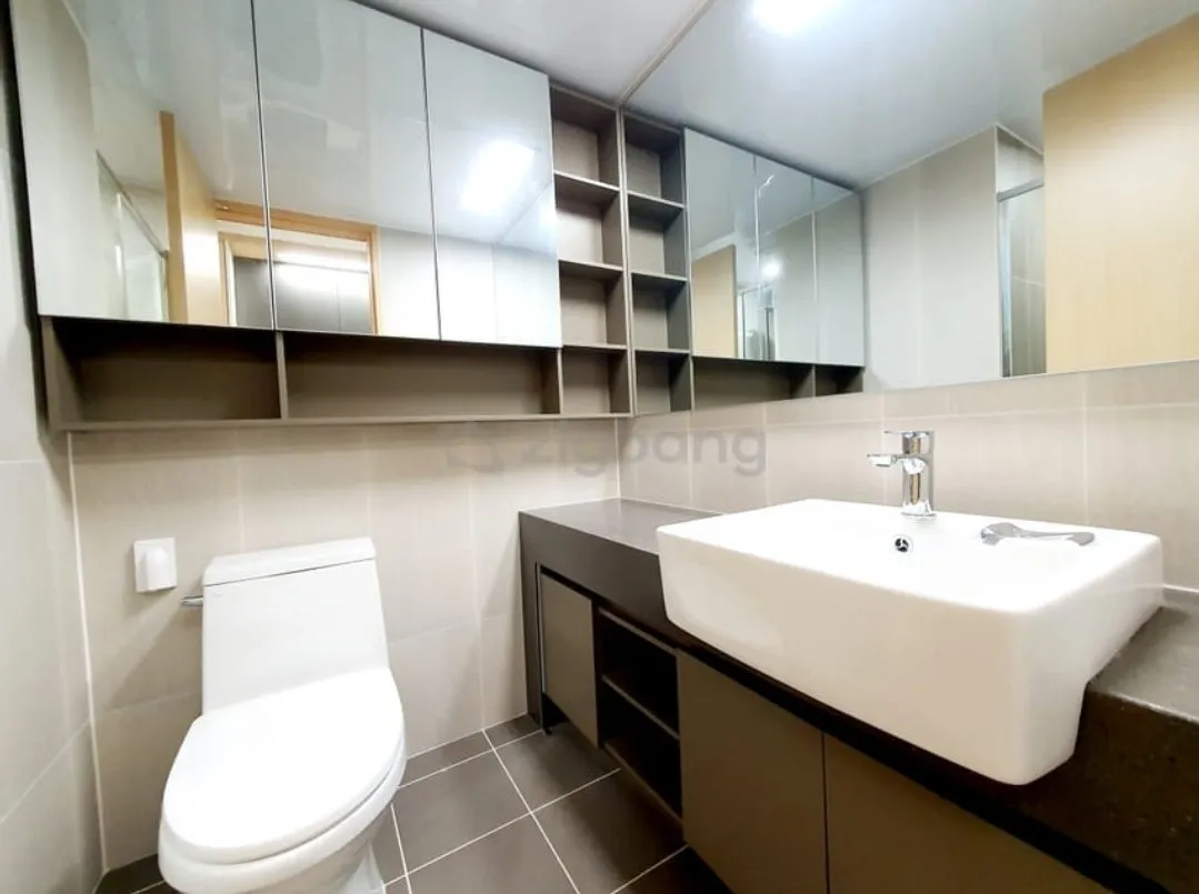 Room image 5
