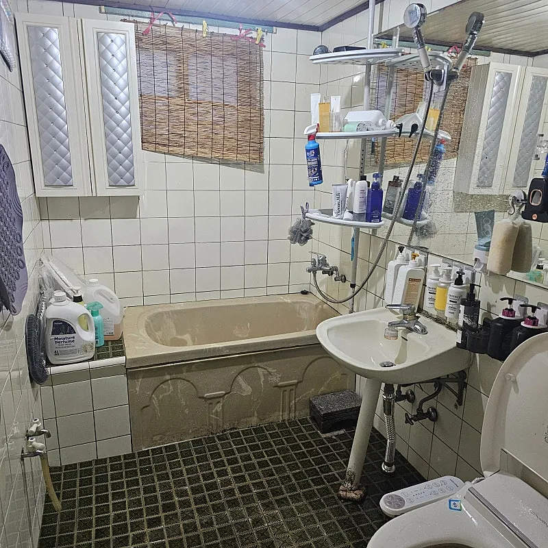 Room image 4