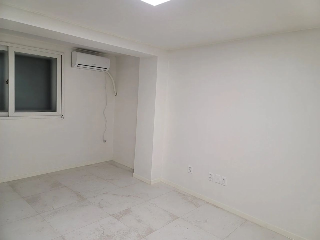Room image 3