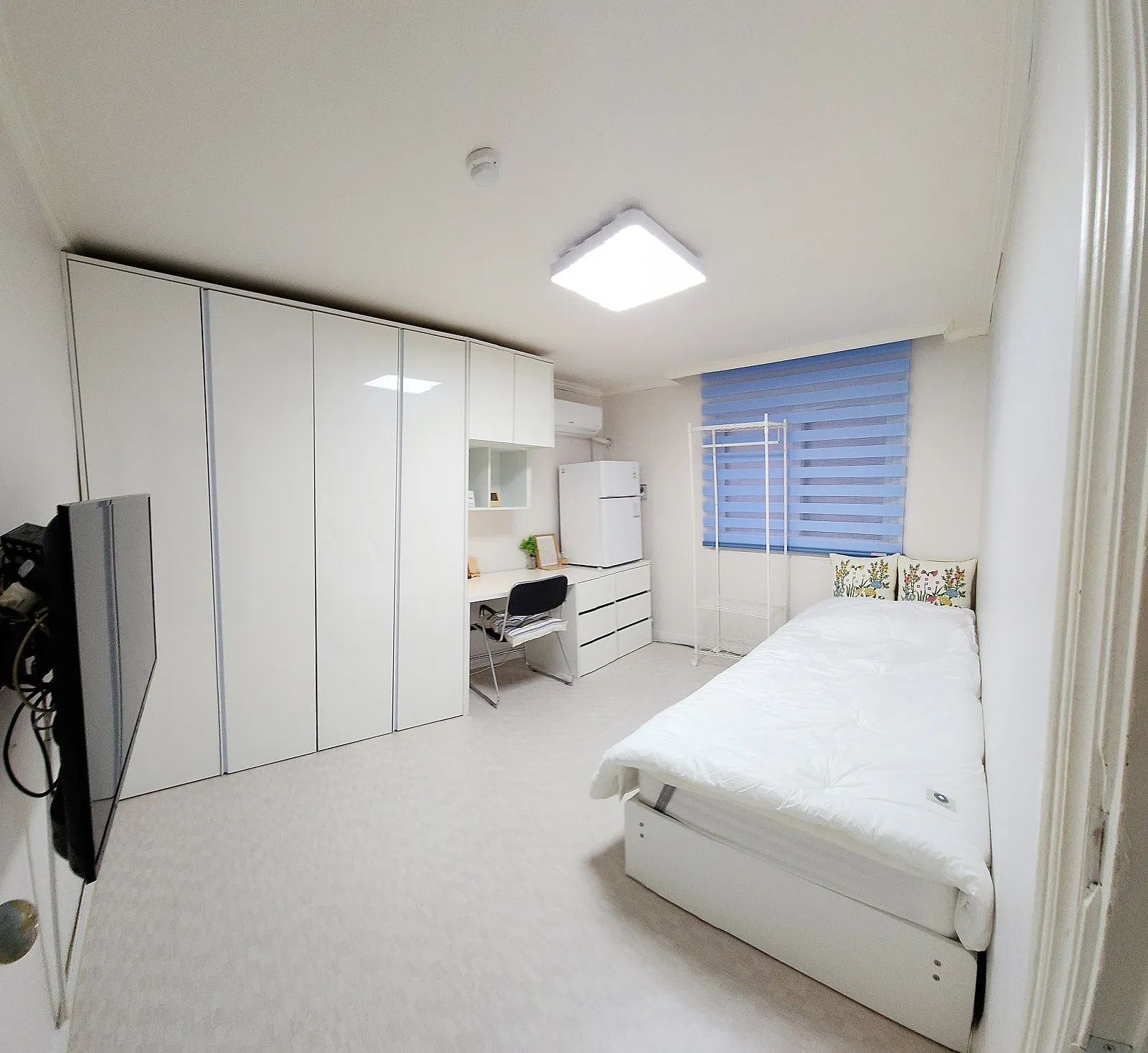 Room image 1