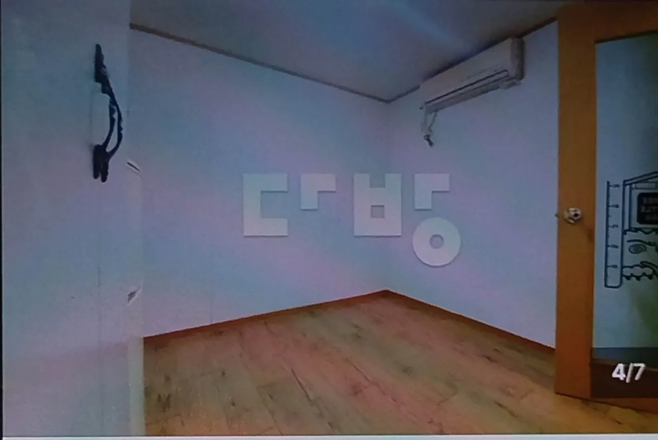 Room image 4