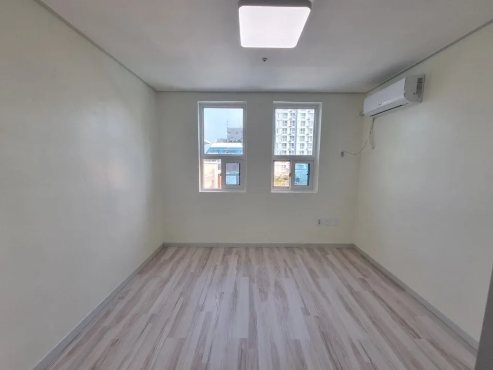 Room image 1