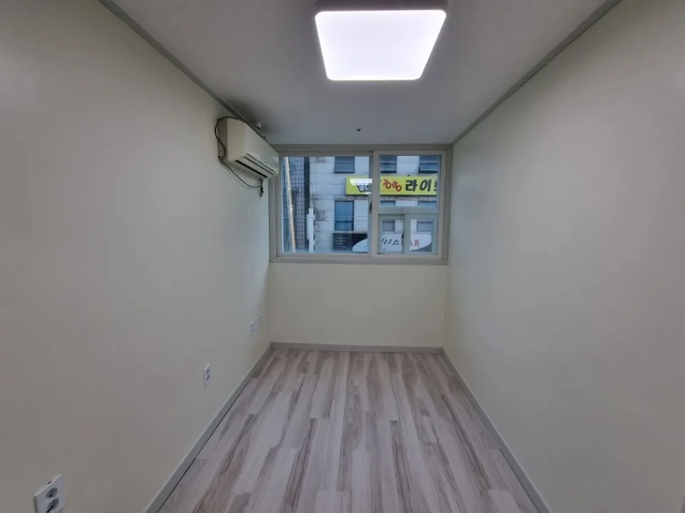 Room image 3
