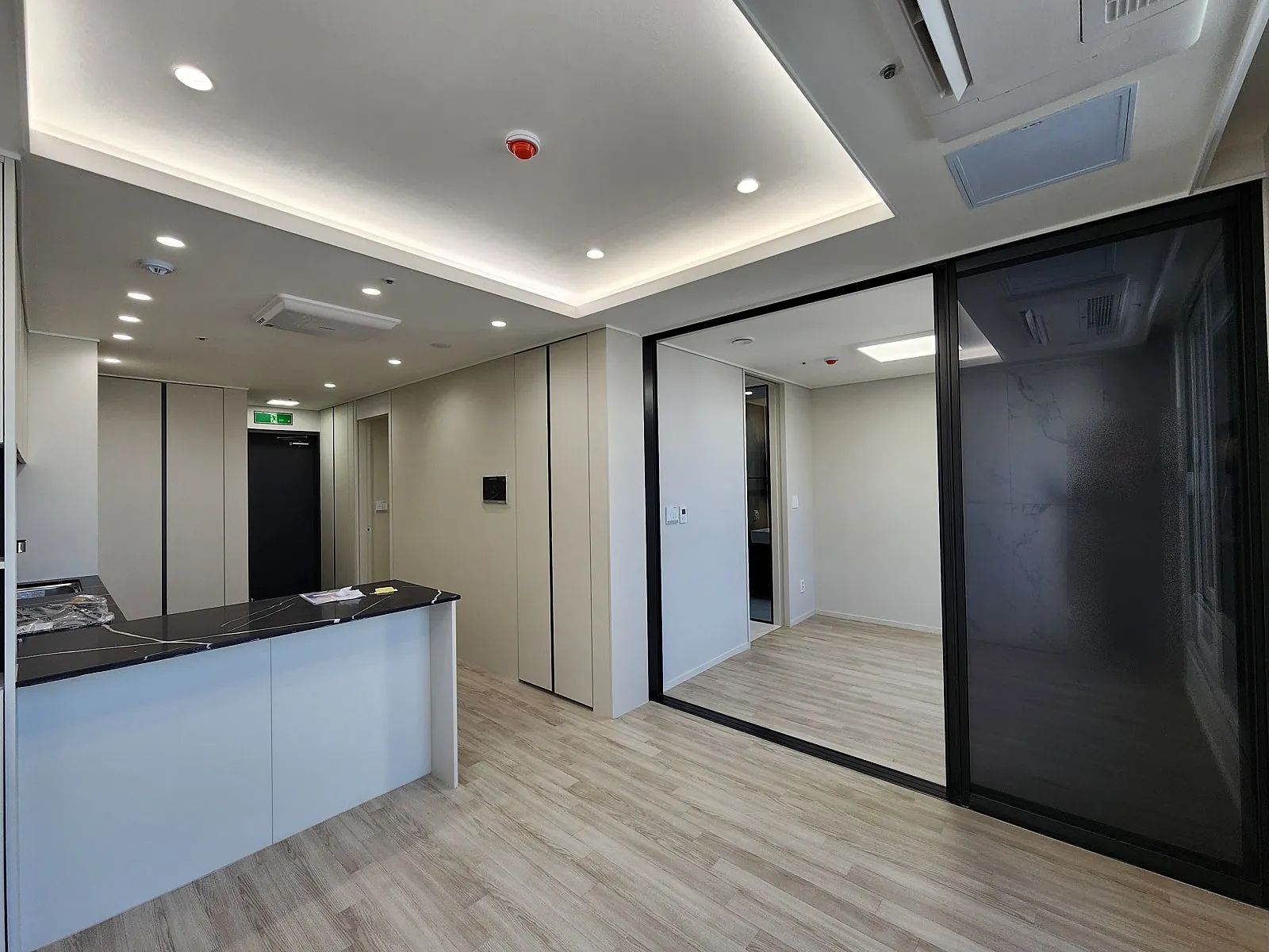 Room image 1