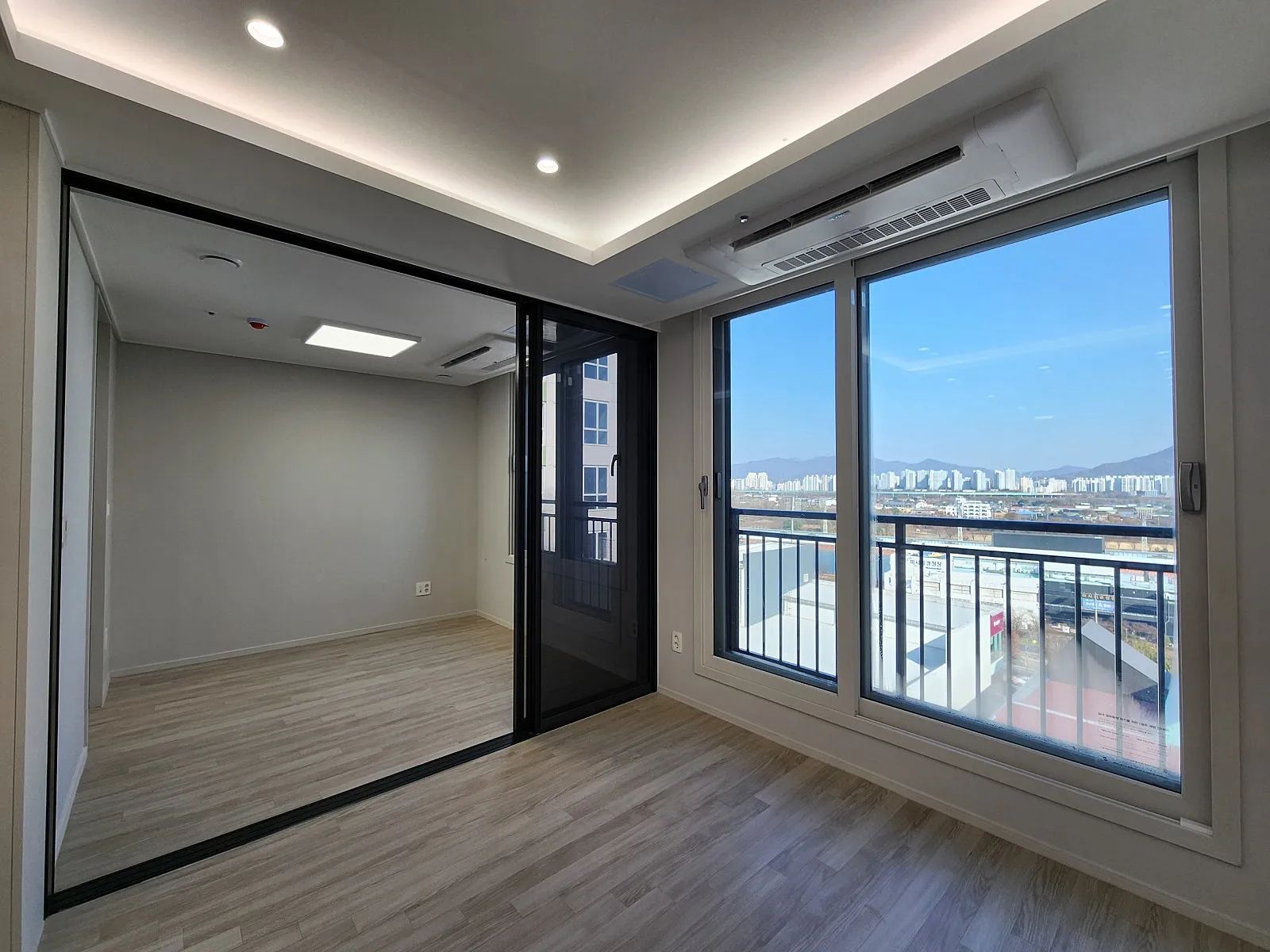 Room image 2