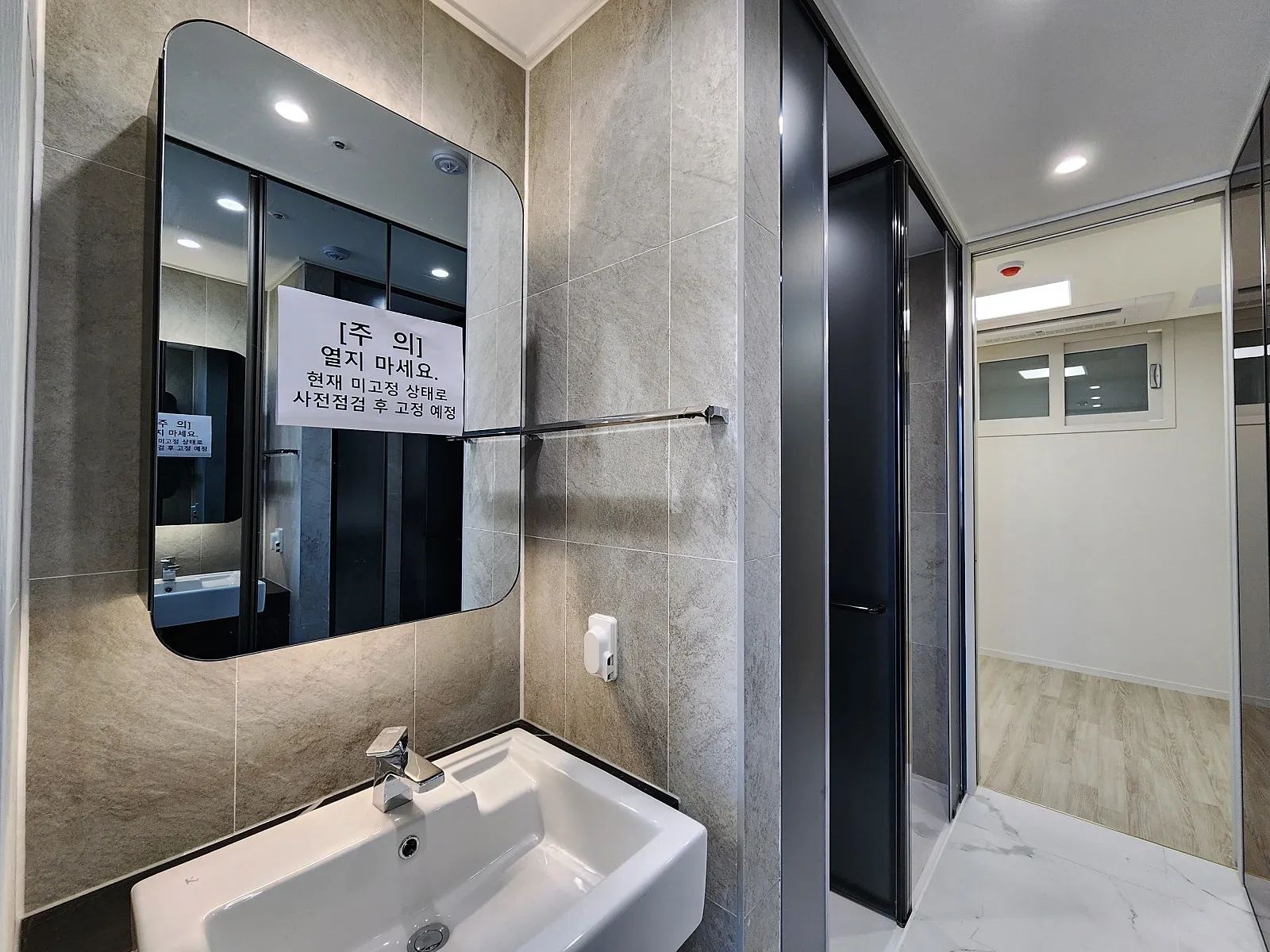 Room image 5