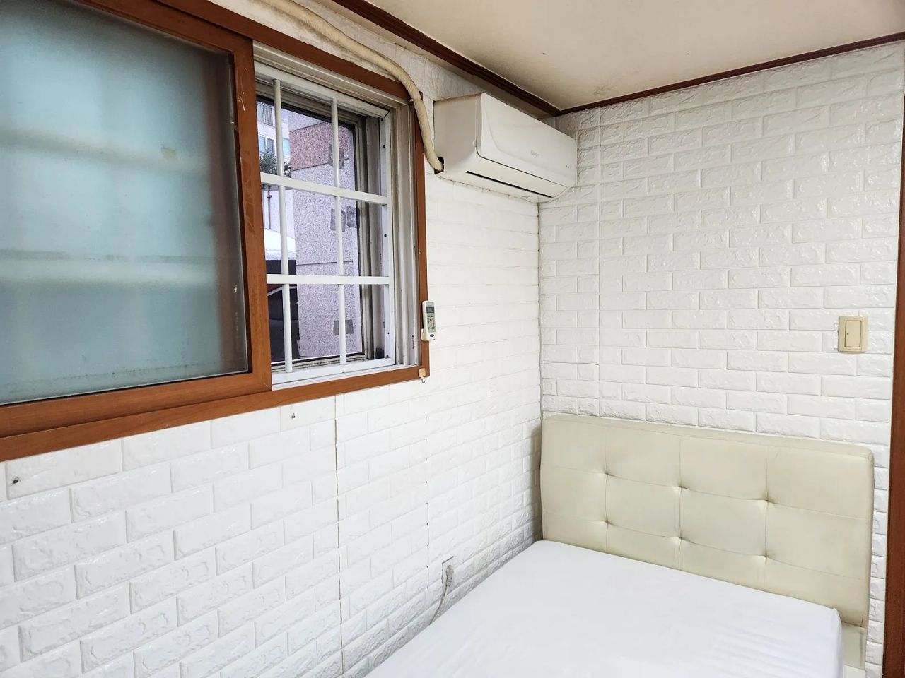 Room image 4