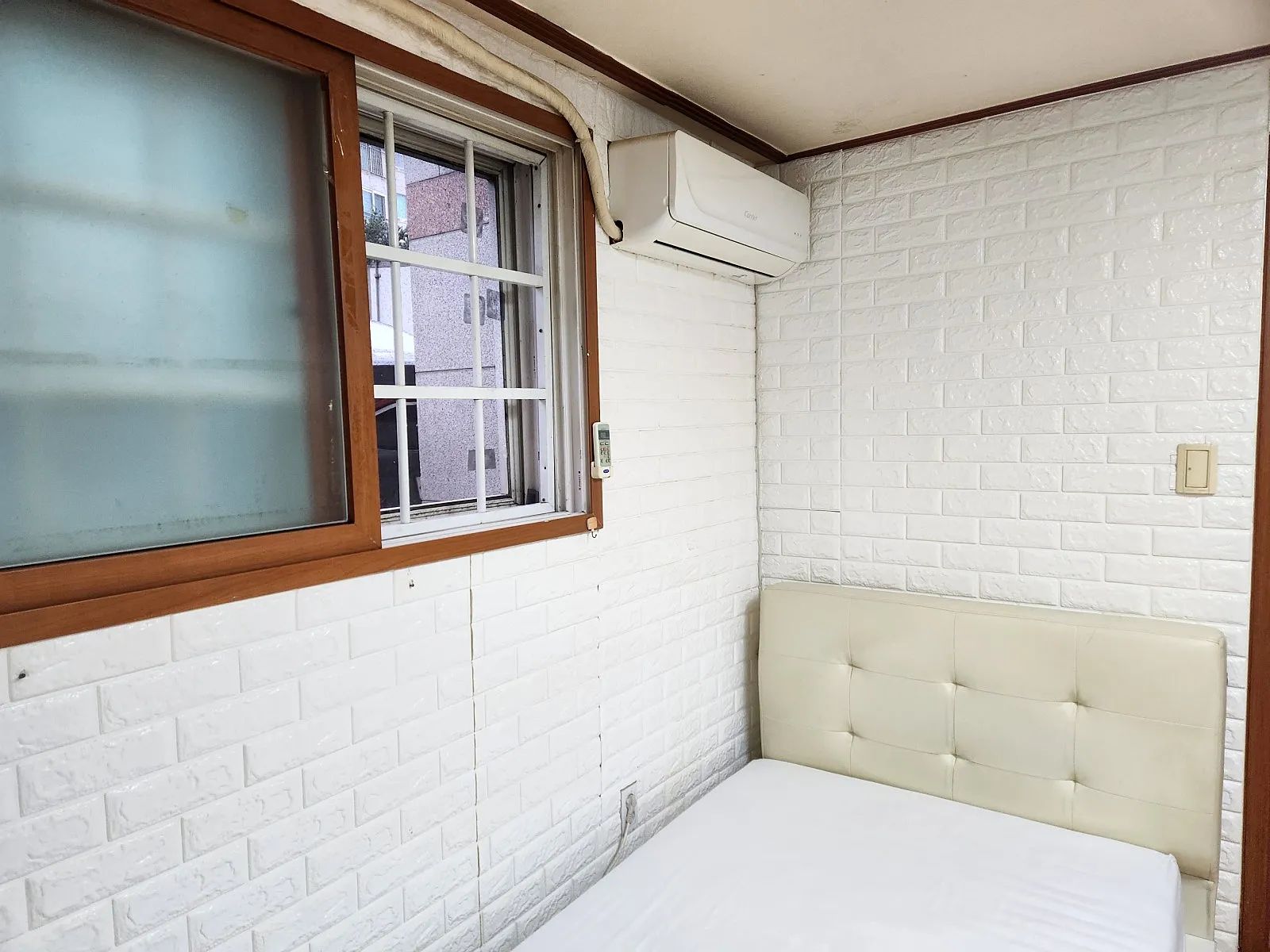 Room image 4