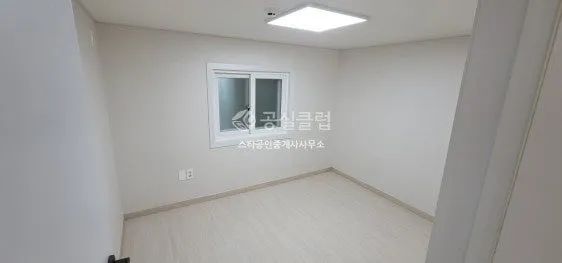 Room image 3