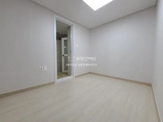 Room image 4