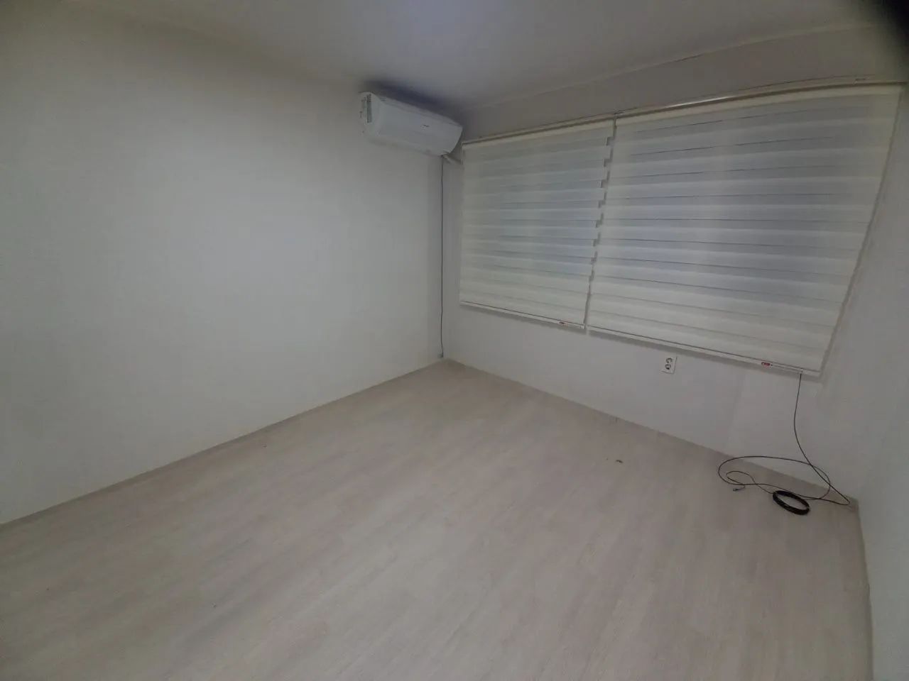 Room image 4