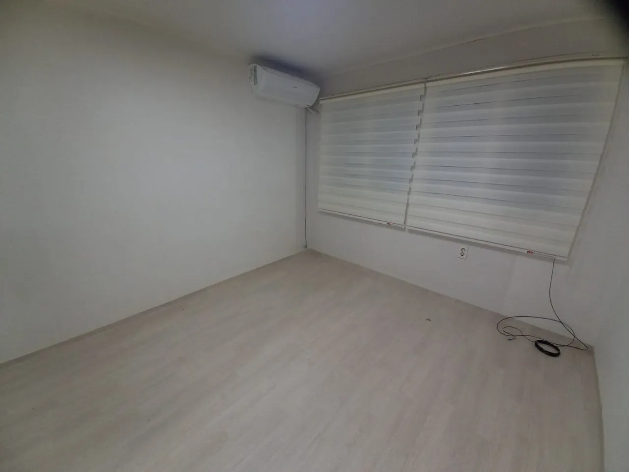 Room image 4