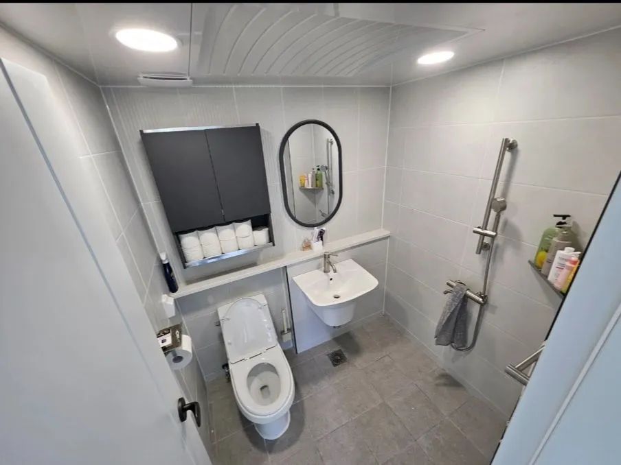 Room image 4