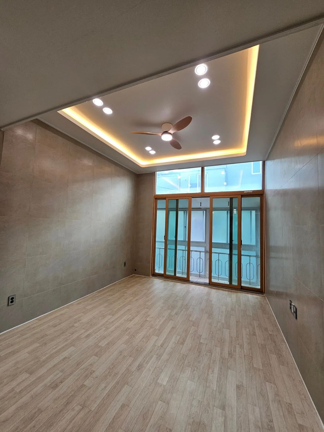 Room image 1