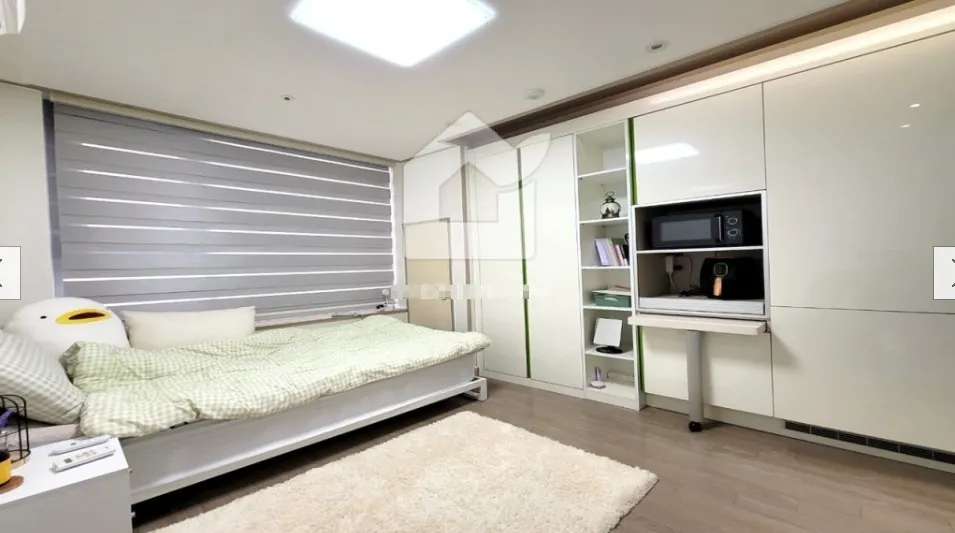 Room image 4