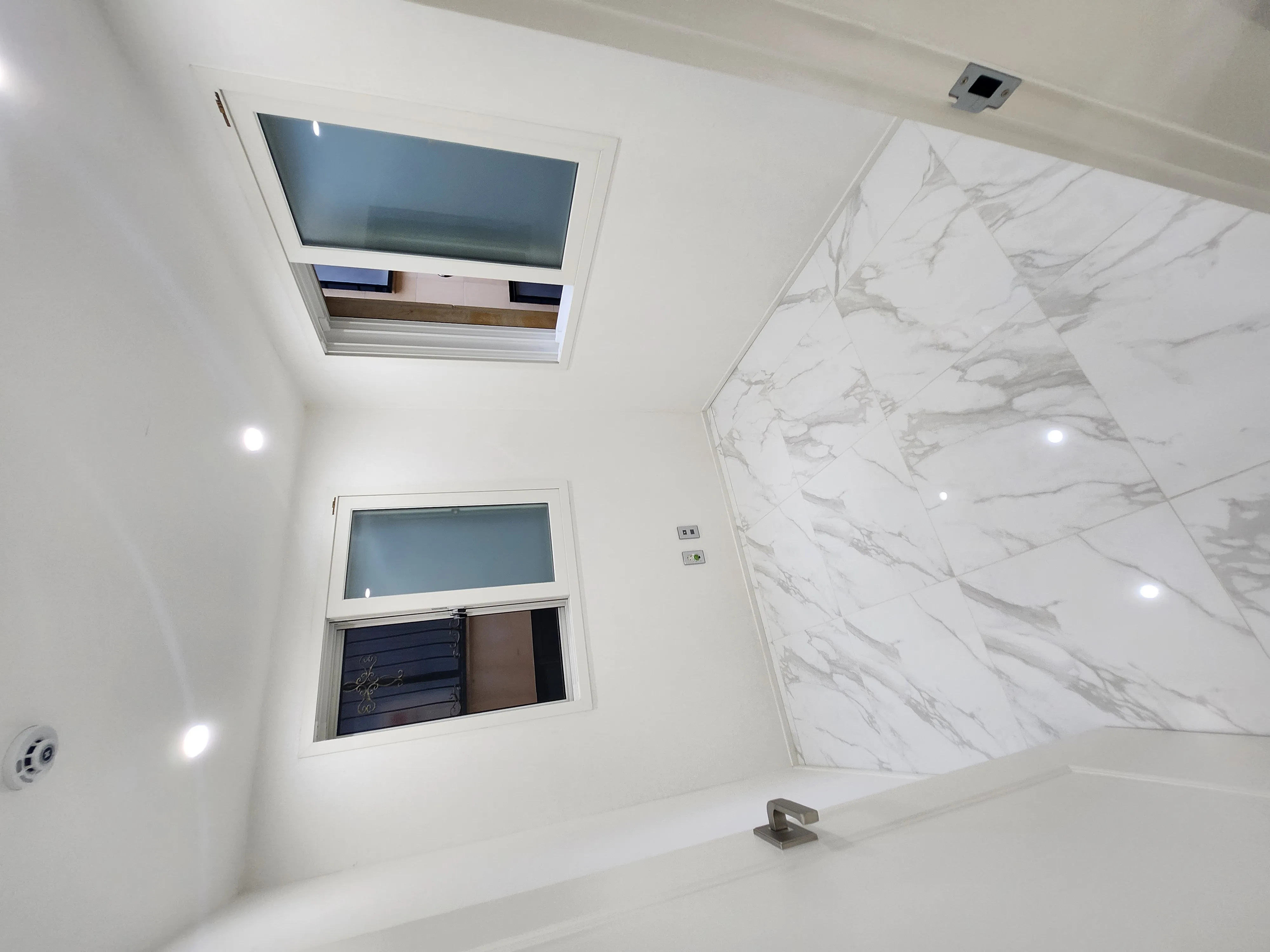 Room image 4