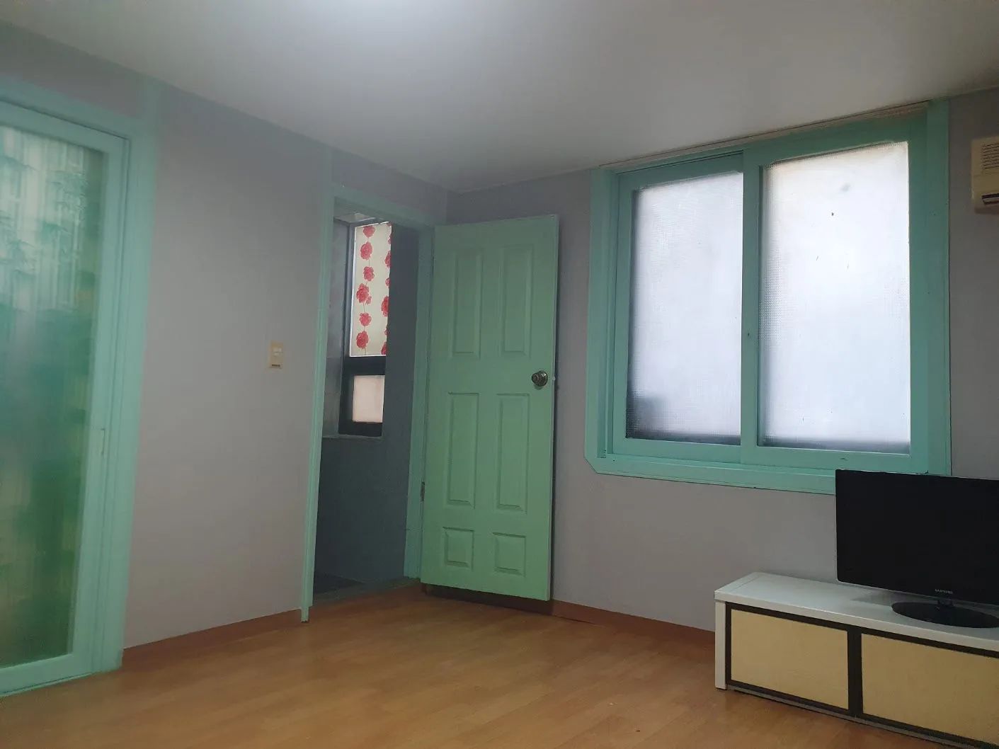 Room image 4