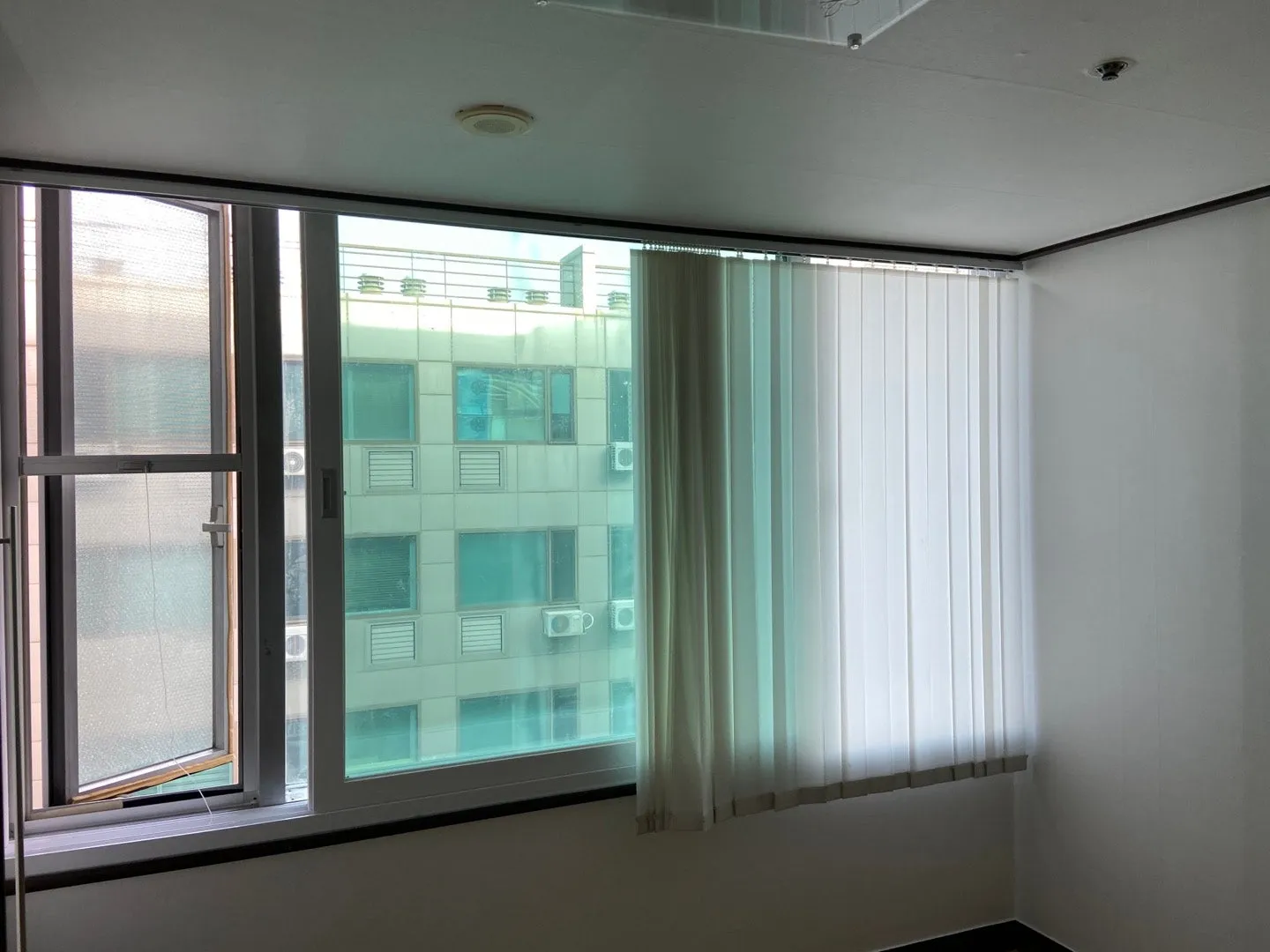 Room image 4