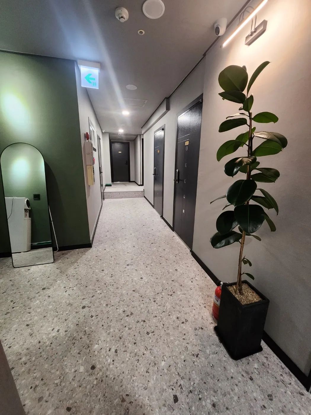 Room image 4