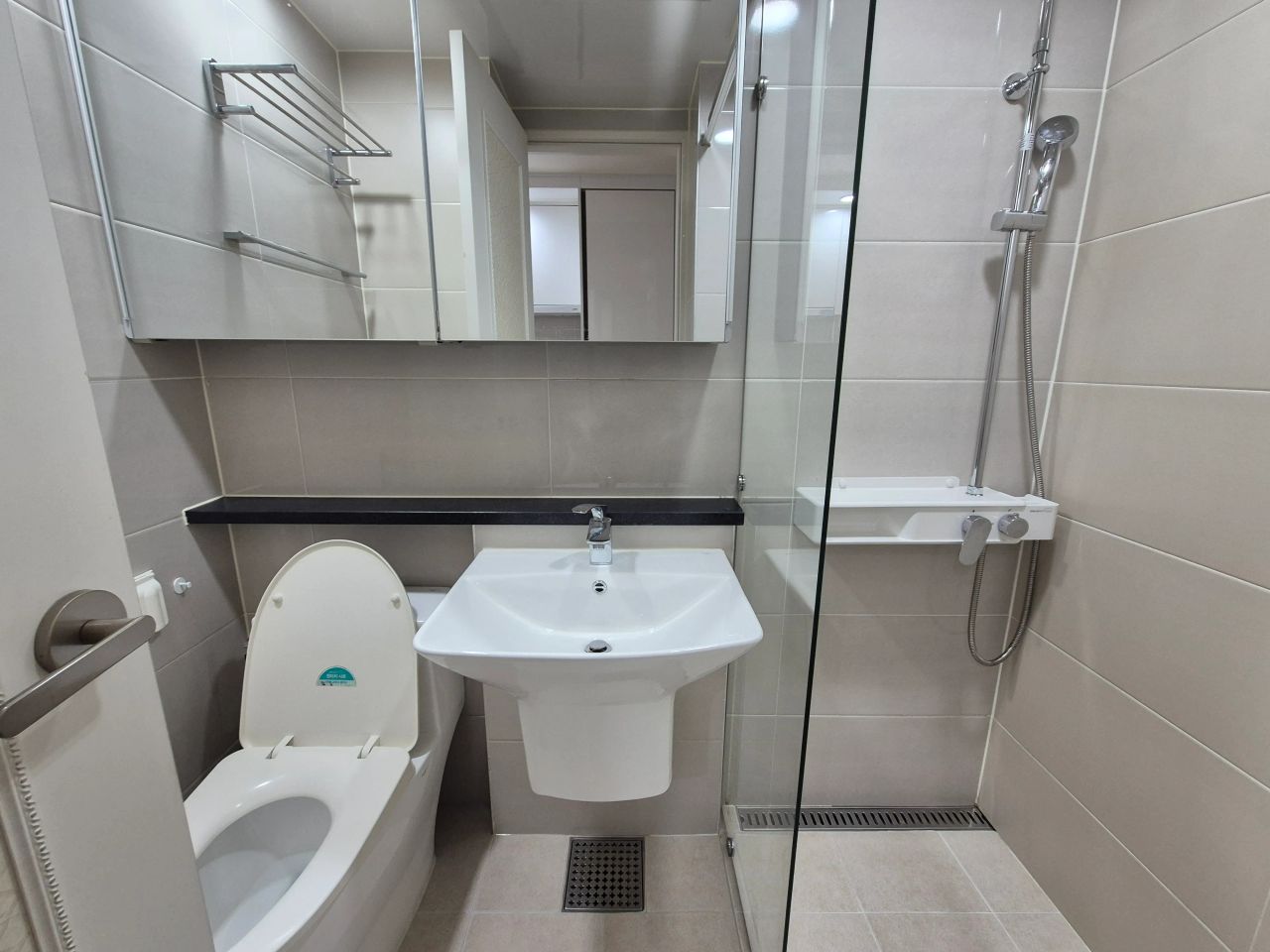 Room image 3
