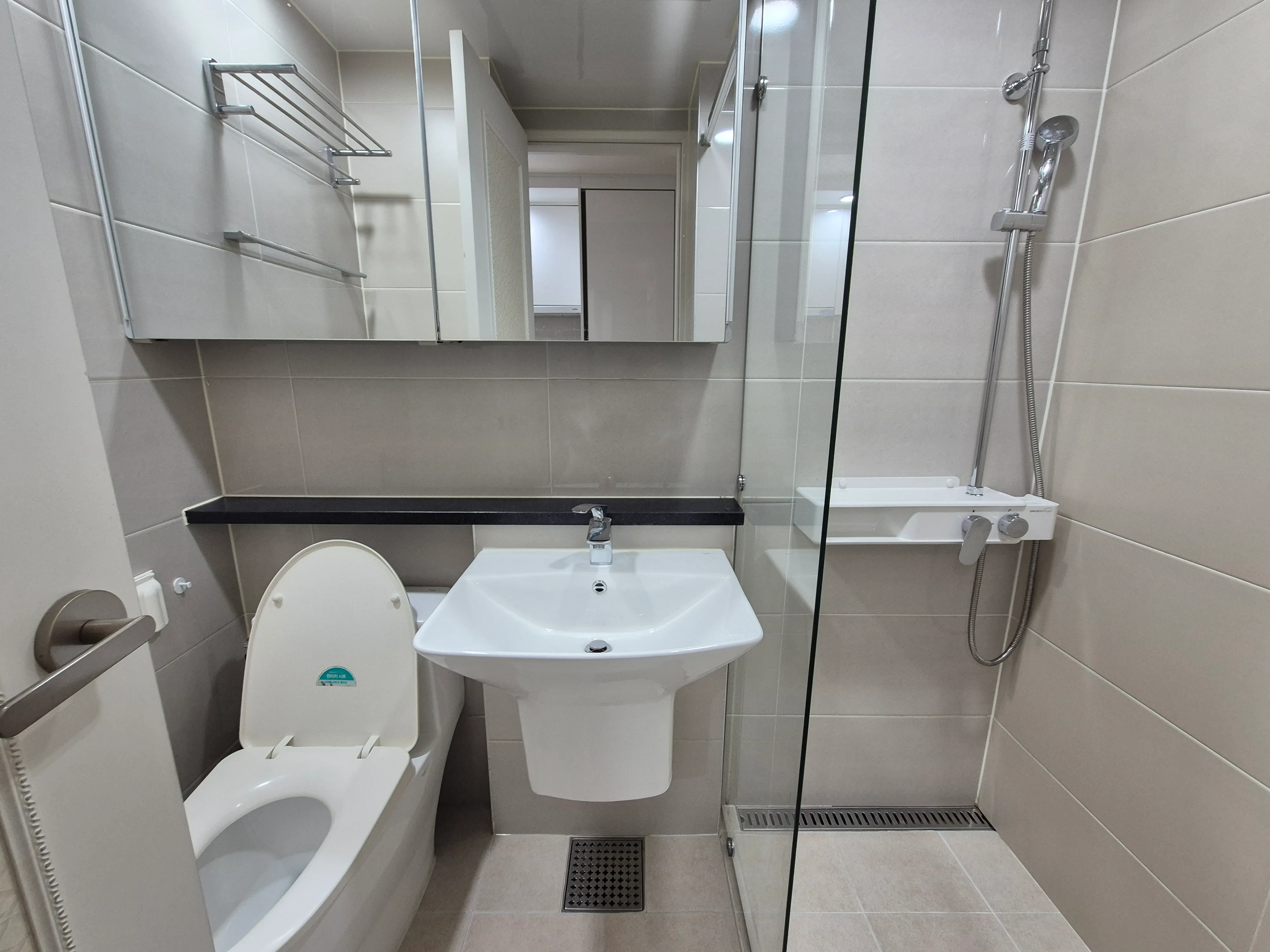 Room image 3