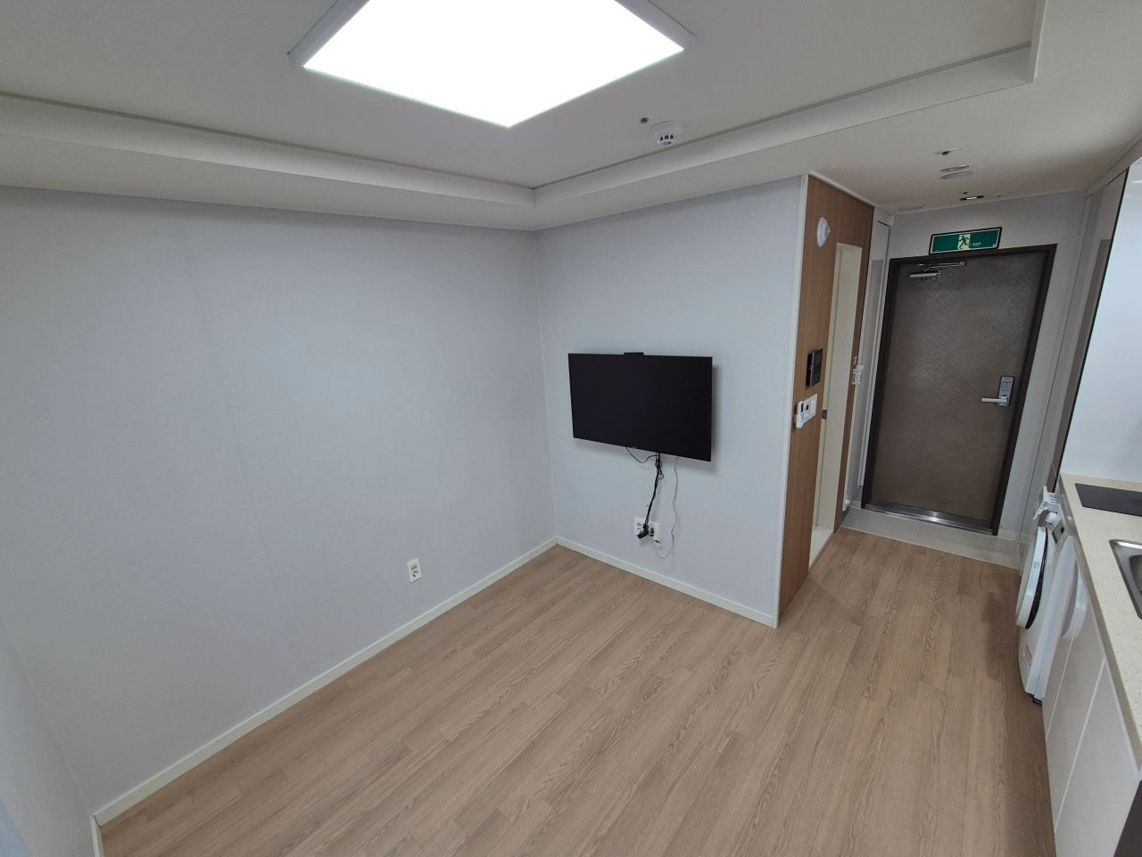 Room image 4