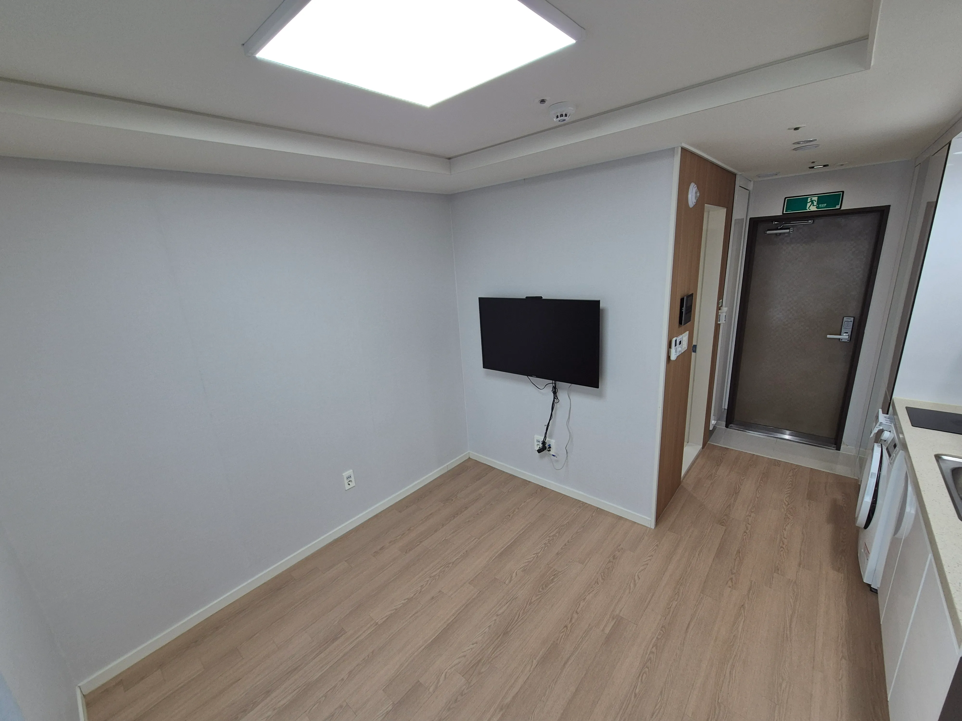 Room image 4