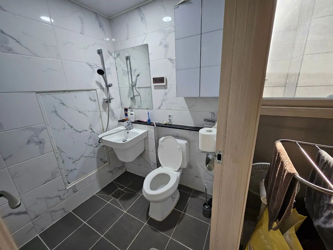 Room image 2