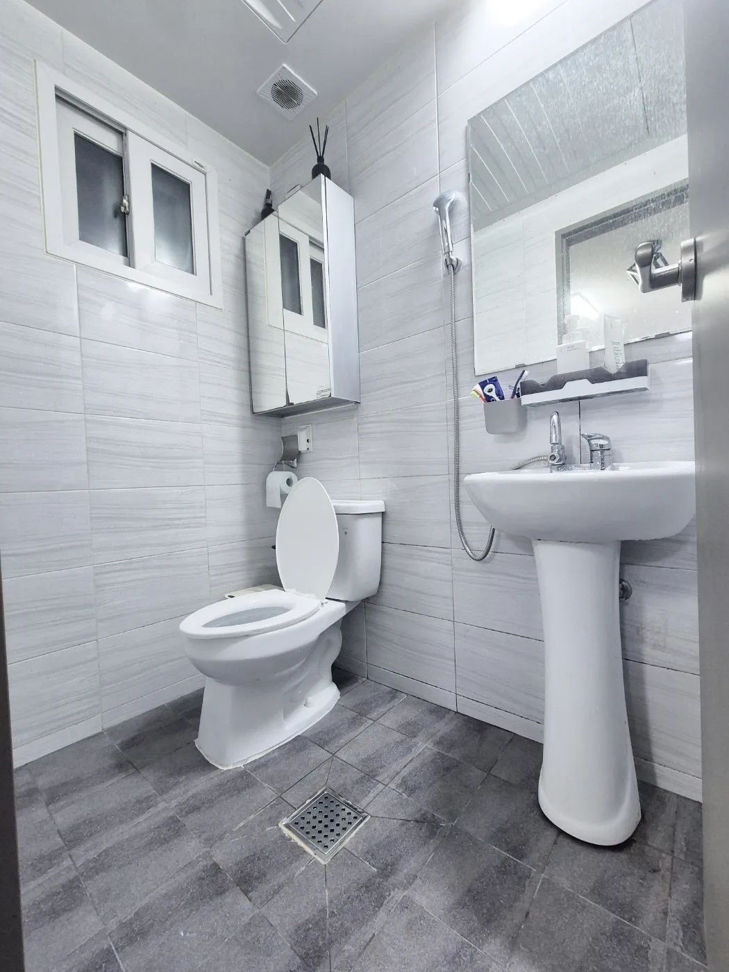 Room image 1