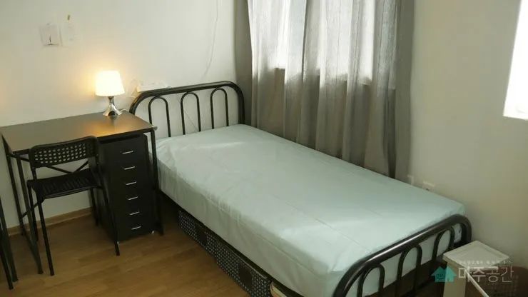 Room image 2