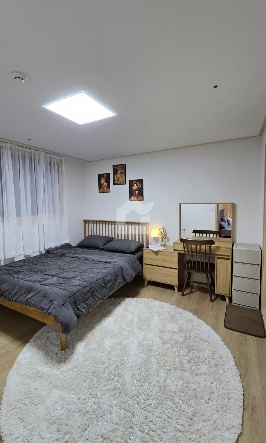 Room image 1