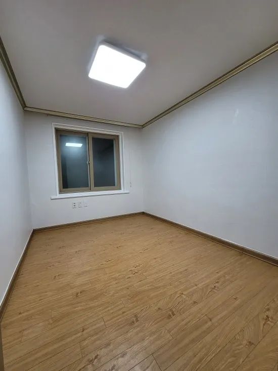 Room image 3