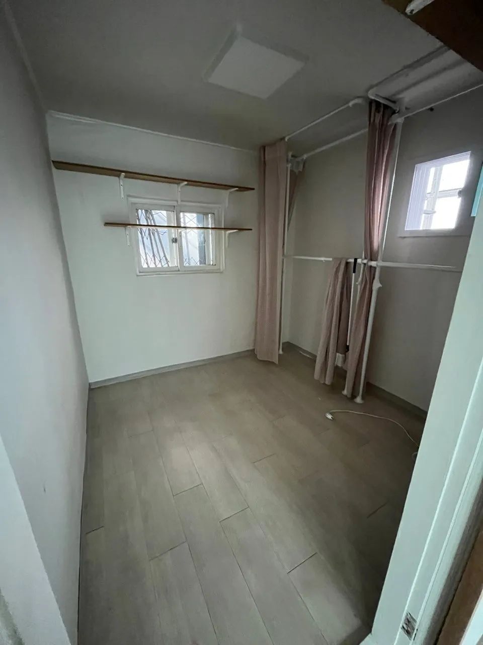 Room image 3