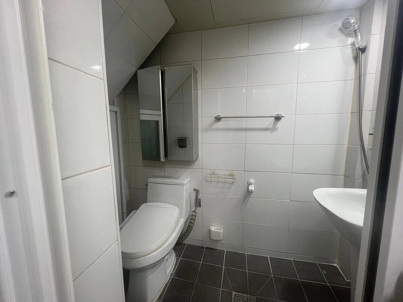 Room image 3