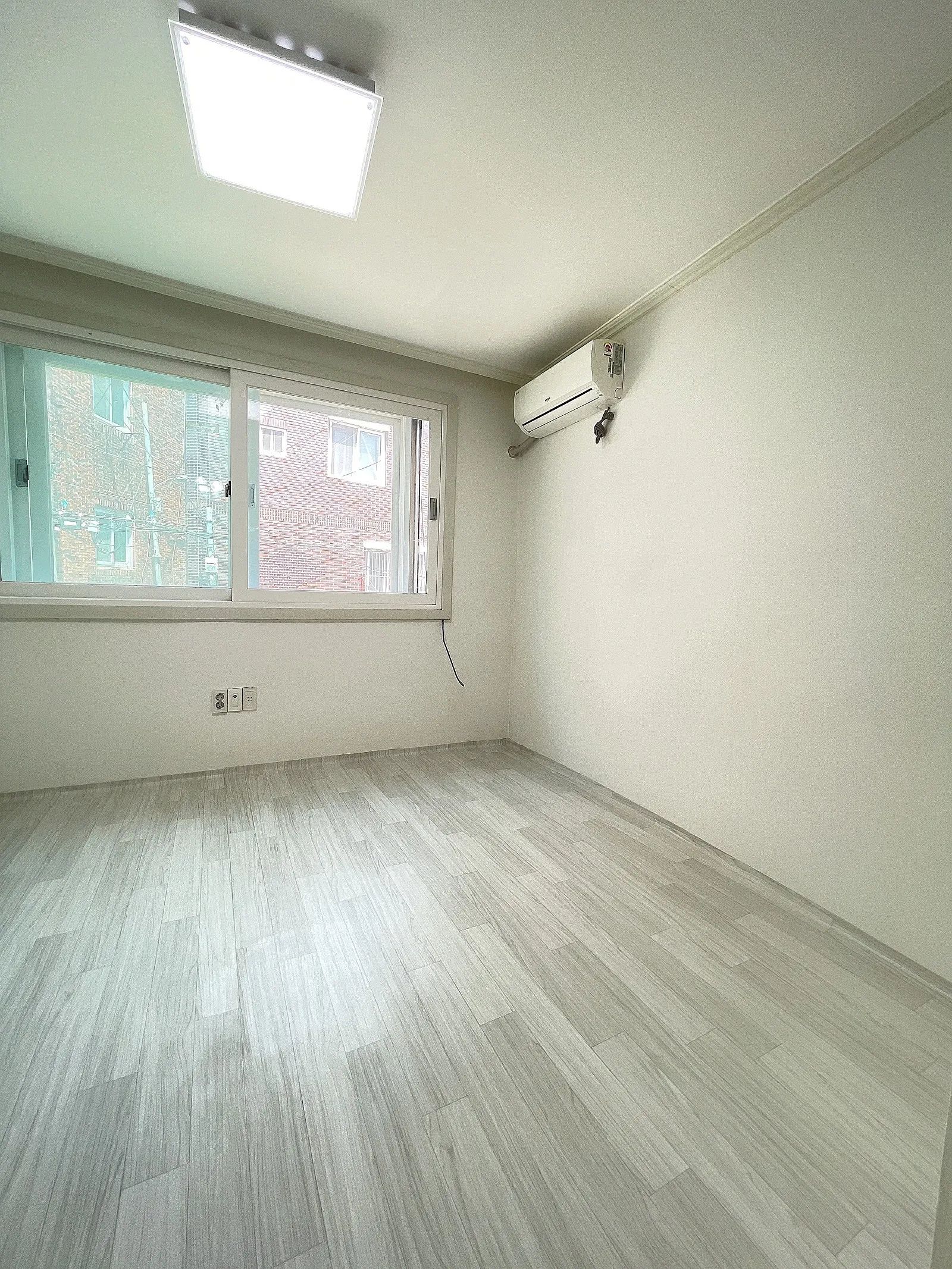Room image 2