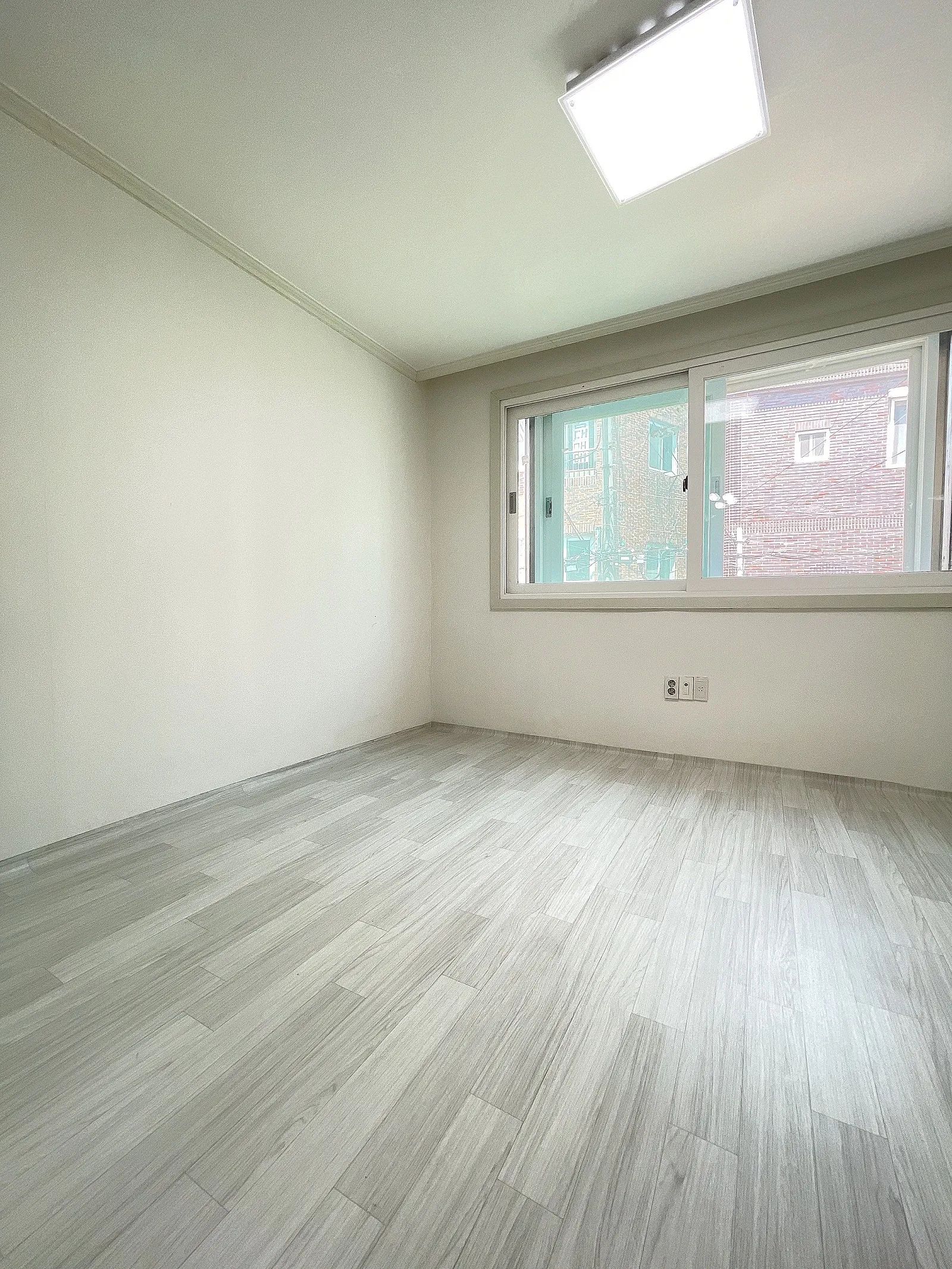 Room image 3