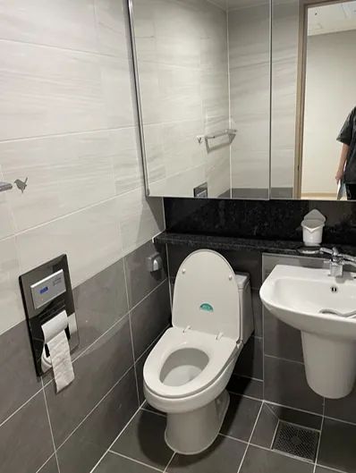 Room image 4