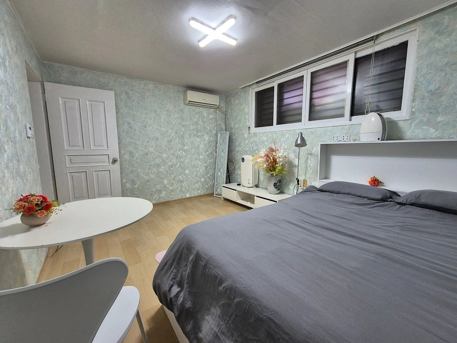 Room image 4