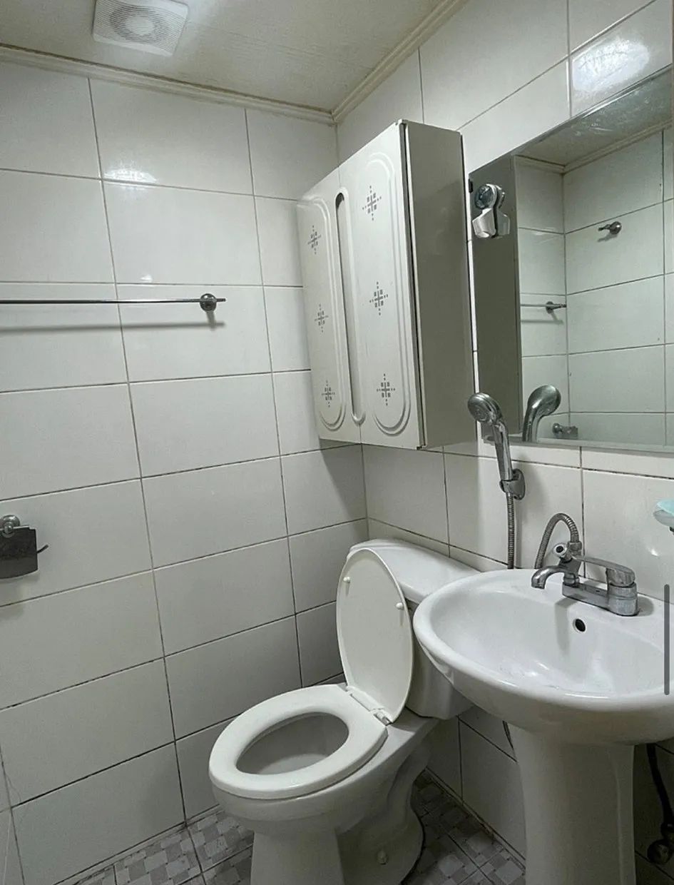Room image 4