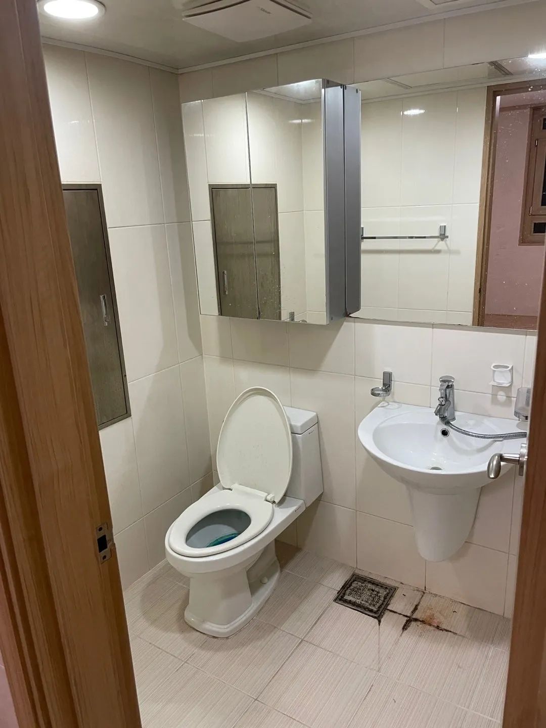 Room image 1