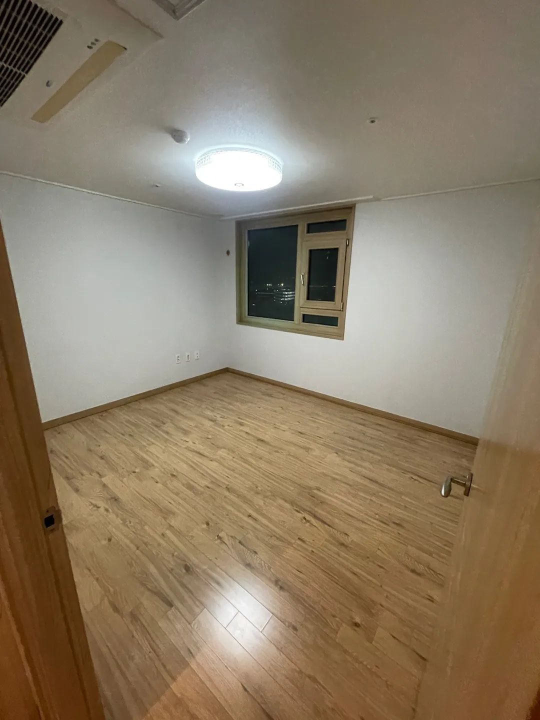 Room image 3