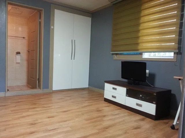 Room image 5