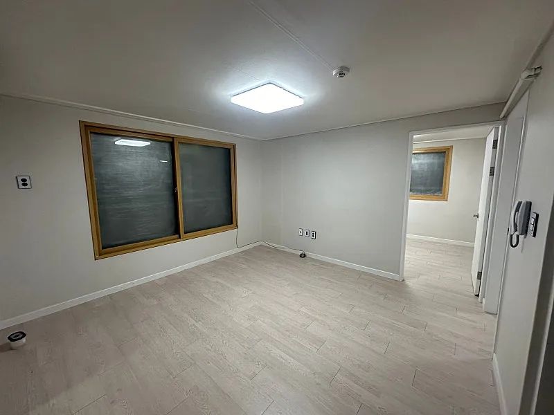 Room image 4
