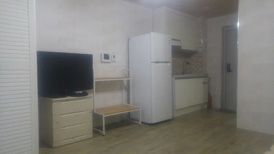 Room image 3