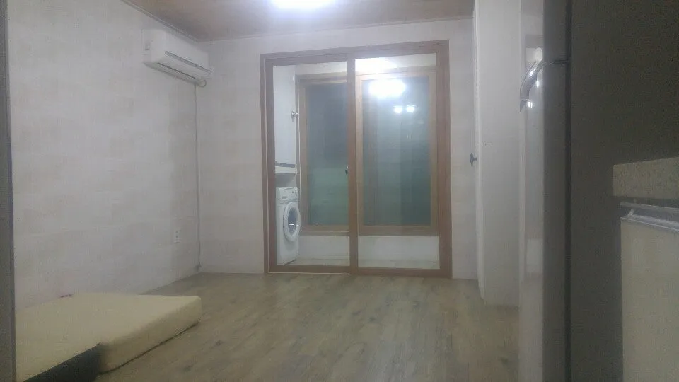 Room image 4